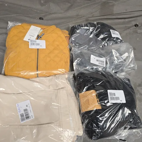 APPROXIMATELY 20 ASSORTED CLOTHING ITEMS IN VARIOUS STYLES, SIZES & COLOURS TO INCLUDE TIGHTS, JACKETS, GILET, ETC