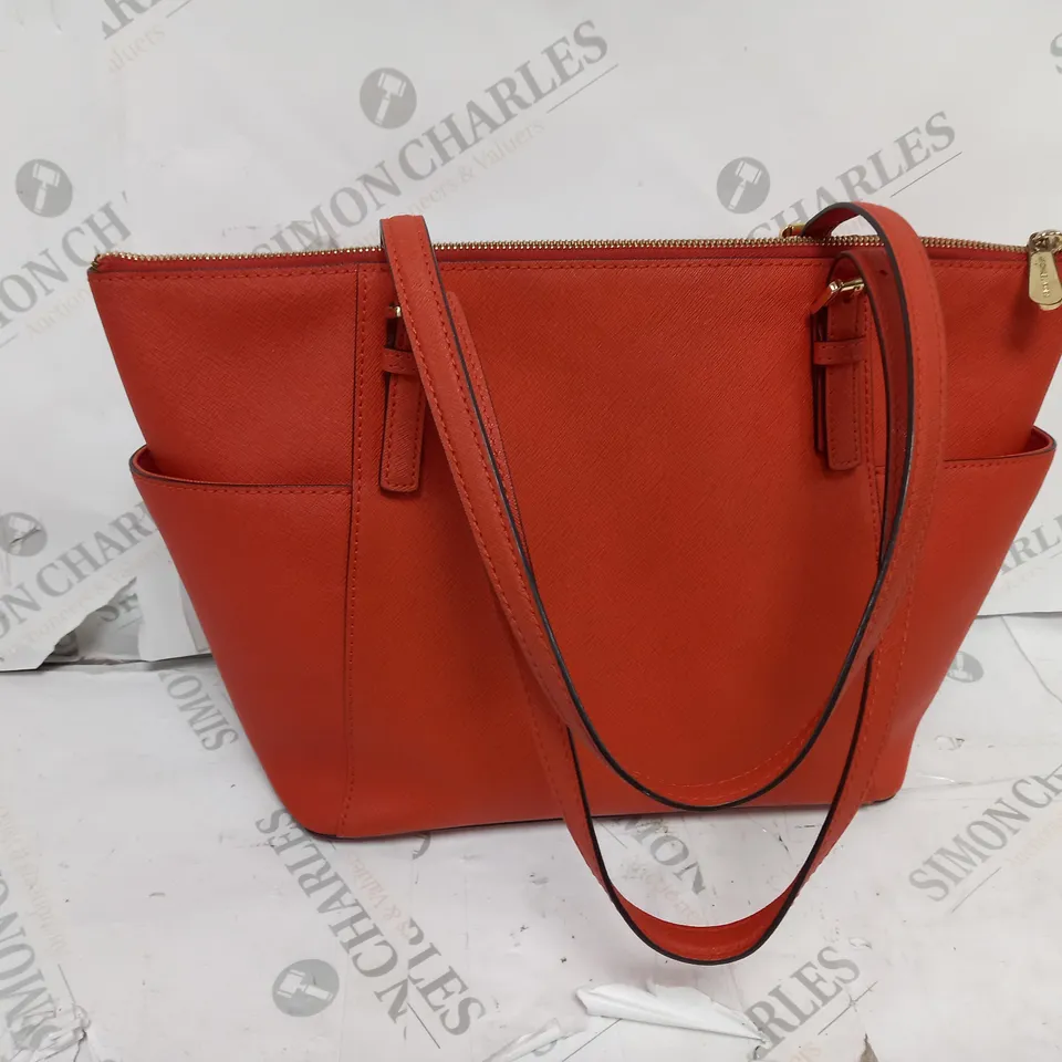 MICHAEL KORS WOMANS ORANGE BAG WITH GOLD DETAIL 