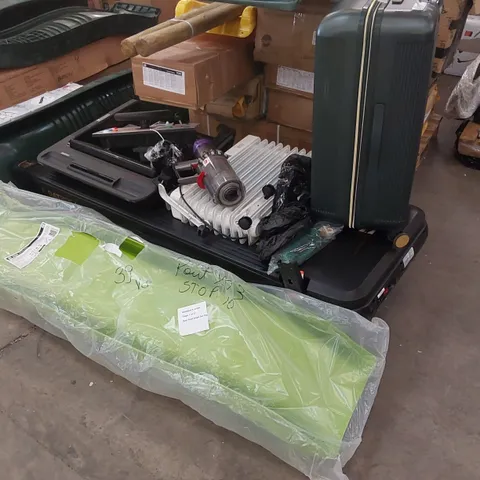 PALLET OF ASSORTED ITEM PARTS INCLUDING: RUNNING MACHINE PART, VACUUM PARTS ECT