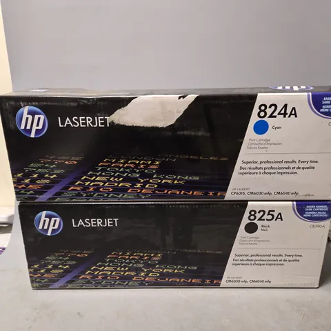 BOX OF APPROXIMATELY 6 ASSORTED PRINT CARTRIDGES TO INCLUDE - HP LASER JET 824A , HP LASERJET 825A ETC