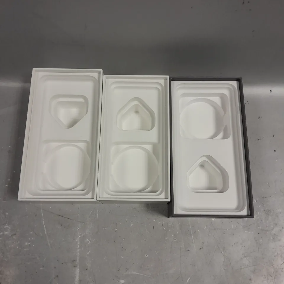 APPROXIMATELY 30 EMPTY SMARTPHONE DISPLAY BOXES FOR VARIOUS MODELS TO INCLUDE IPHONE & SAMSUNG 