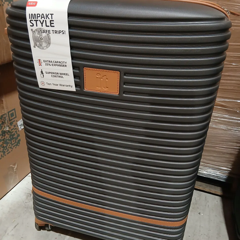 IT LUGGAGE IMPACT STYLE HARD-SIDE SUITCASE – 70.5 X 50 X 30 CM (+7.6 CM EXPANSION) – 4.1 KG – DESIGNED IN THE UK