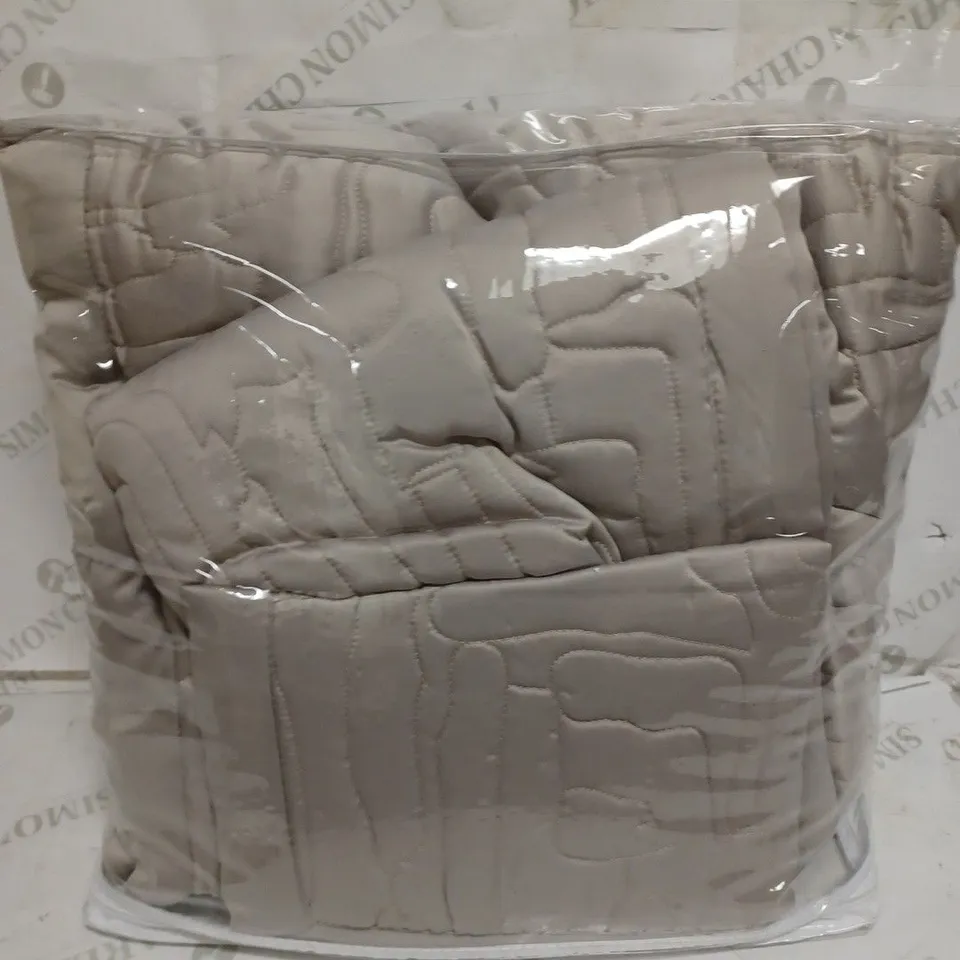 K BY KELLY HOPPEN ABSTRACT GEO BEDSPREAD AND SET OF 2 SHAMS - TAUPE // SIZE: DOUBLE 