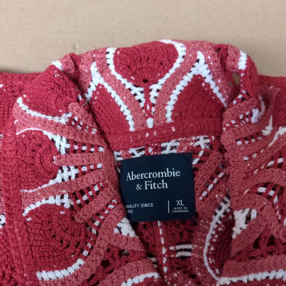 ABERCROMBIE & FITCH RED PATTERNED SHORT-SLEEVE CARDIGAN – XL (WOMEN)