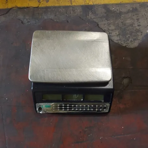 AVERY BERKEL DIGITAL SCALE