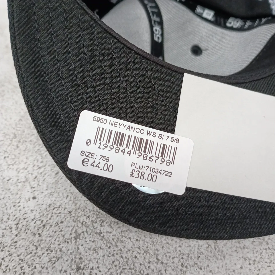 UK 61 CM NEW ERA 59FIFTY WORLD SERIES CAP – NY YANKEES (US 7 5/8)