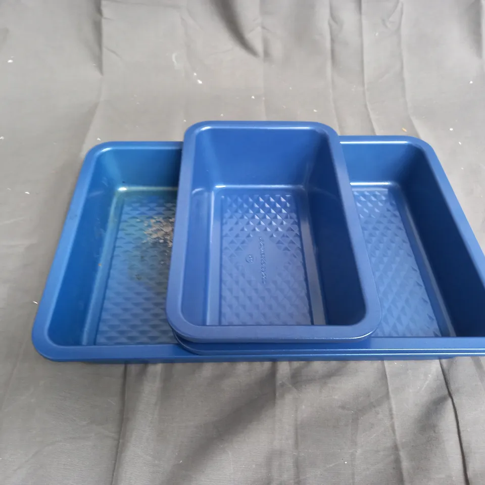 COOK'S ESSENTIALS NON STICK 3 PIECE BAKING SET