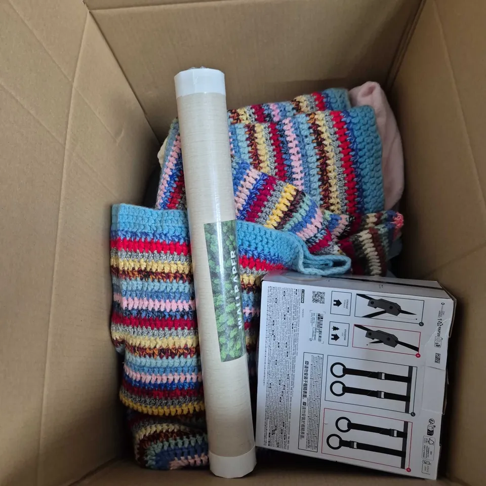 BOX OF APPROXIMATELY 10 ASSORTED ITEMS INCLUDING WALLPAPER, GAVENO CAVAILIA SOFT TOUCH SHEET SET AND CORENGTH CROSSTRAINING RINGS
