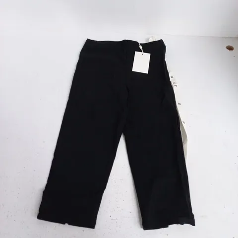 M TAILORED CAPRI PANTS IN BLACK - UK 6