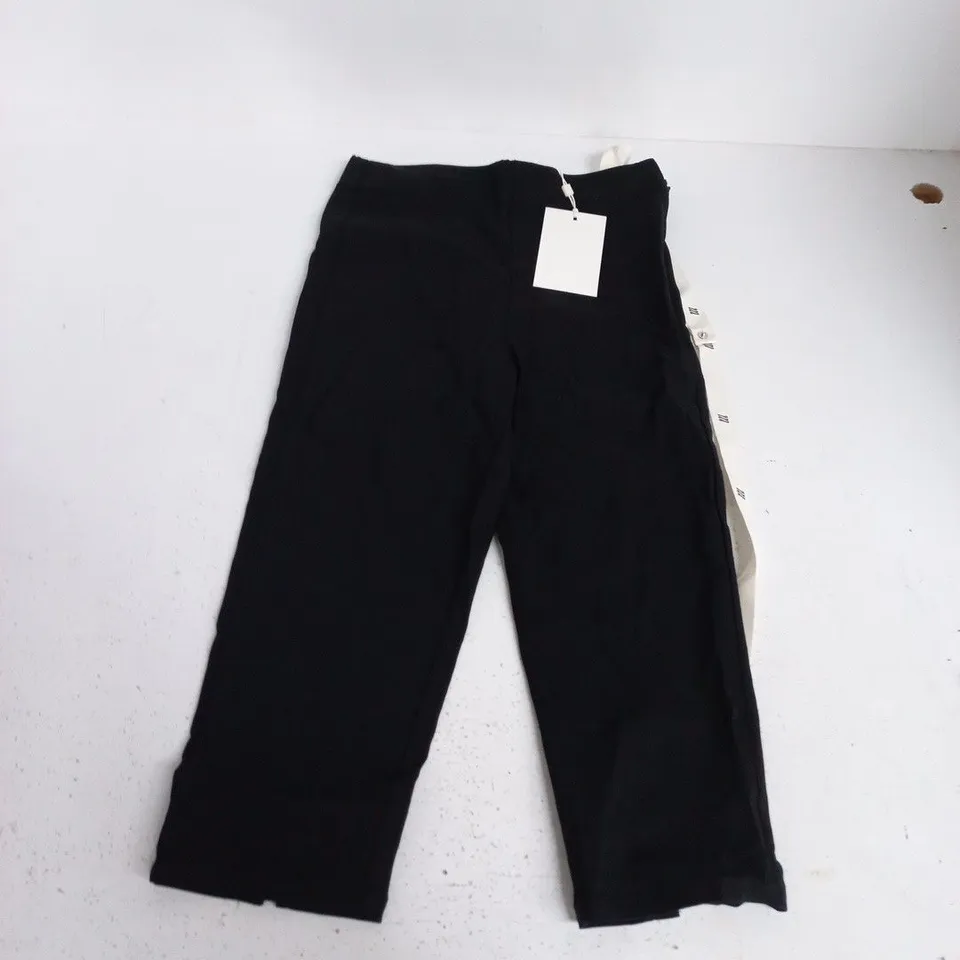 M TAILORED CAPRI PANTS IN BLACK - UK 6