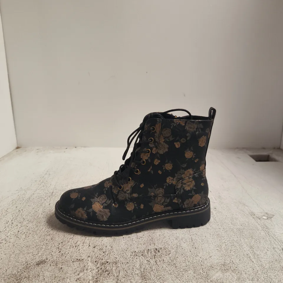 LUNAR WOMEN'S FLORAL PRINT COMBAT BOOT UK 6 (EU 39)