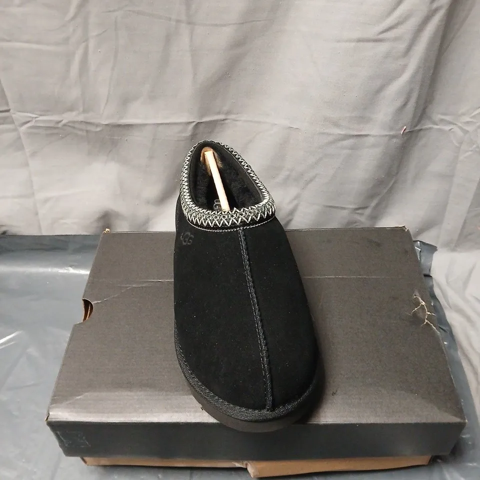 UGG BLACK SUEDE SLIPPERS WITH WHIPSTITCH TRIM UK SIZE 8