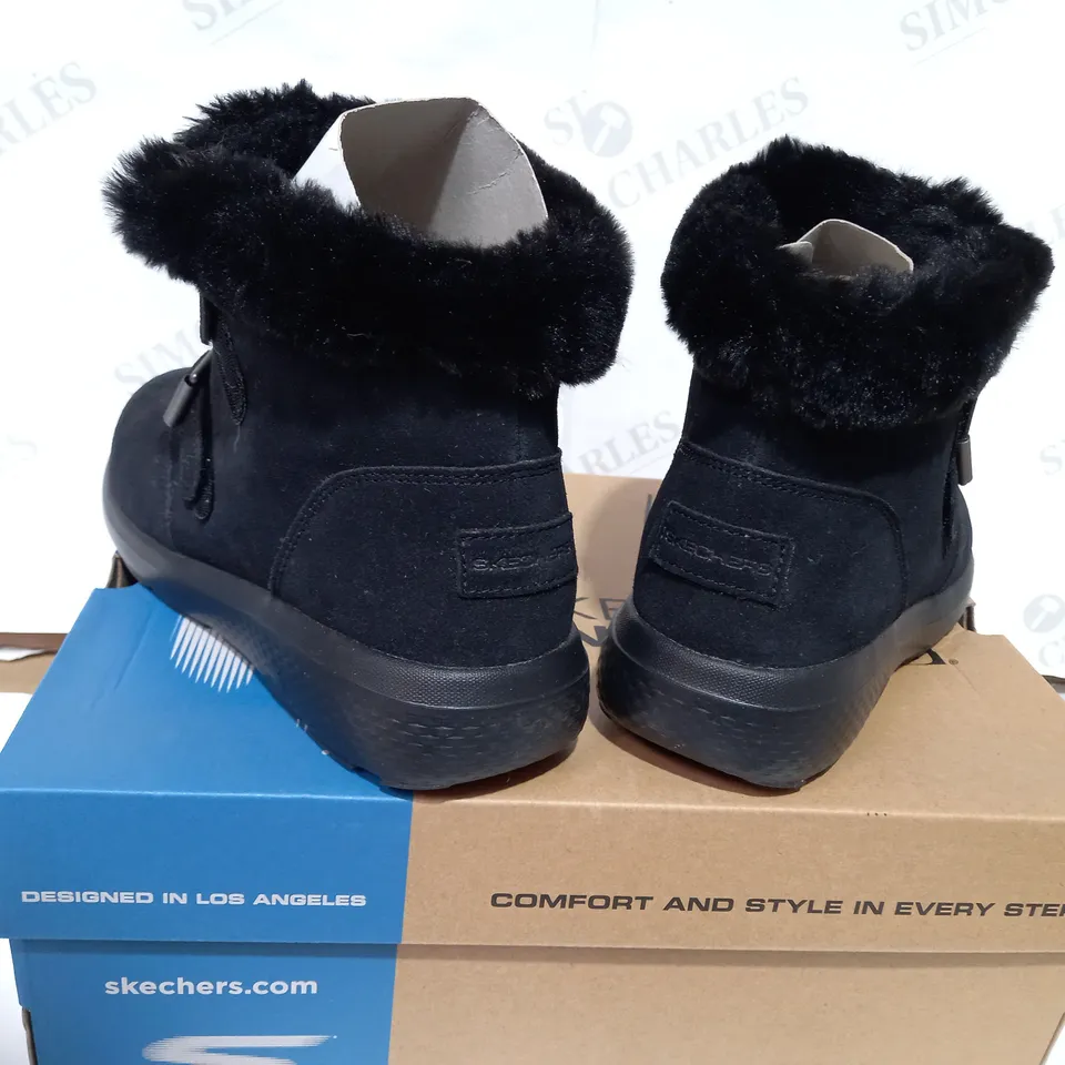 BOXED PAIR OF SKECHERS WINTER BLACK BOOTS  - SIZE 4.5