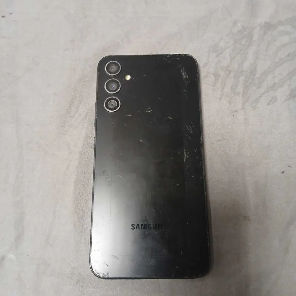 SAMSUNG GALAXY SMARTPHONE – BLACK, TRIPLE CAMERA