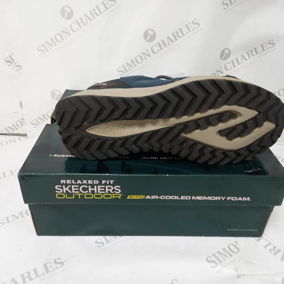 BOXED PAIR OF SKECHERS GO WALK OUTDOOR SHOES NAVY UK SIZE 10
