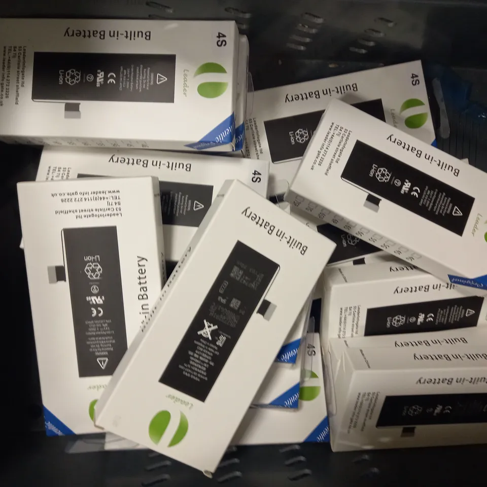 LOT OF APPROXIMATELY 15 ASSORTED DESIGNER LI-ION 4S BUILT-IN PHONE BATTERIES