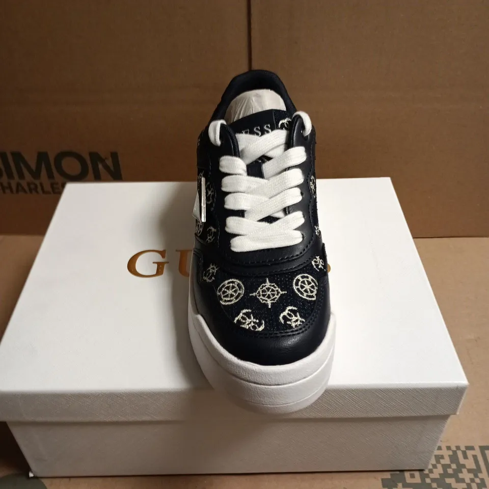 BOXED PAIR OF GUESS FIENA 4G LOGO PEONY TRAINERS - 3.5