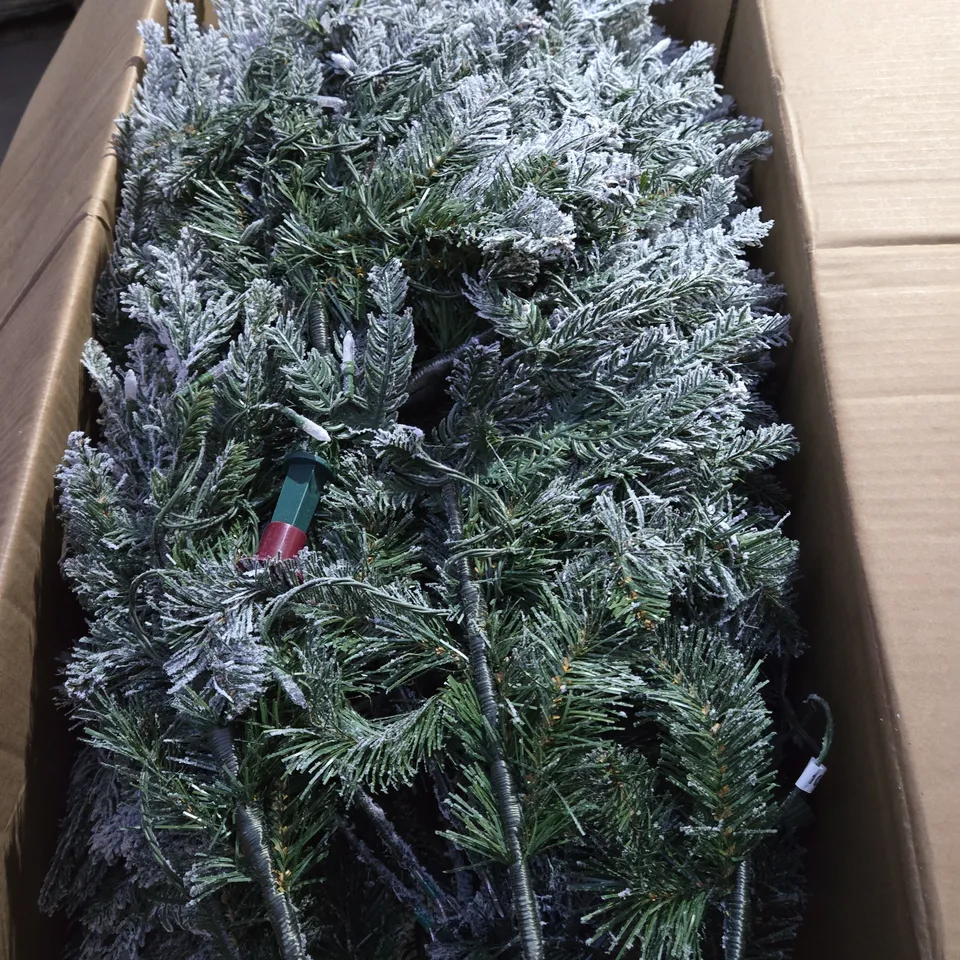 BOXED 7FT FEEL REAL HOLLISTON HINGED TREE WITH 500 WARM WHITE LED LIGHTS 