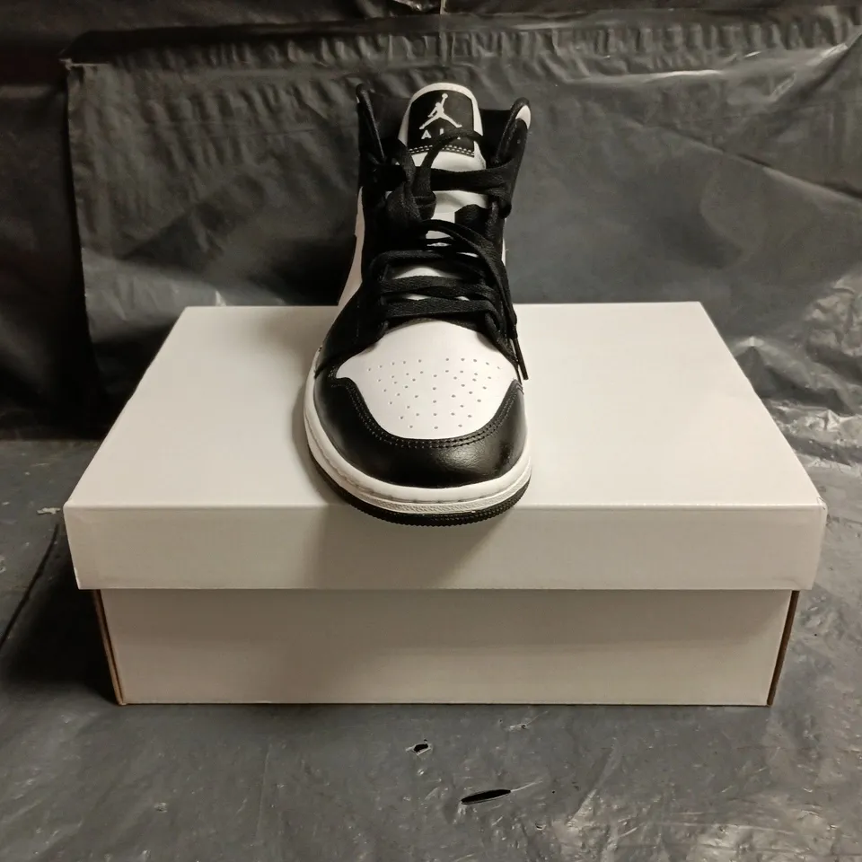 BOXED PAIR OF NIKE AIR JORDAN 1 MID SHOES IN BLACK/WHITE SIZE UK 6