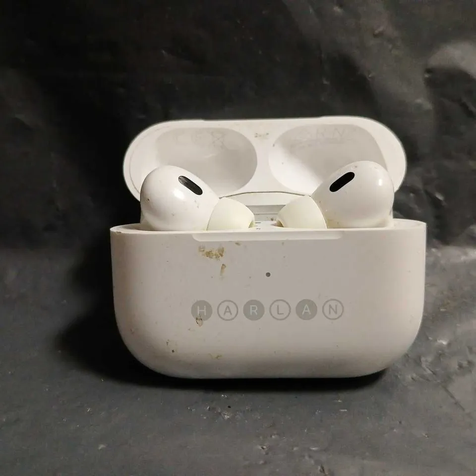 AIRPODS PRO (2ND GENERATION) MAGSAFE CHARGING CASE: A2700