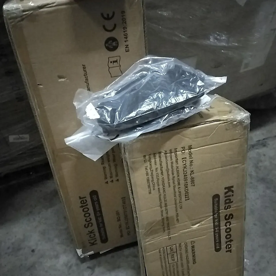 PALLET OF HOUSEHOLD ITEMS TO INCLUDE SOFA BED,KICK SCOOTER, KIDS SCOOTER, BAGGED CLOTHING,  MOBILE PHONE LED LIGHT AND OTHER ASSORTED ITEMS...