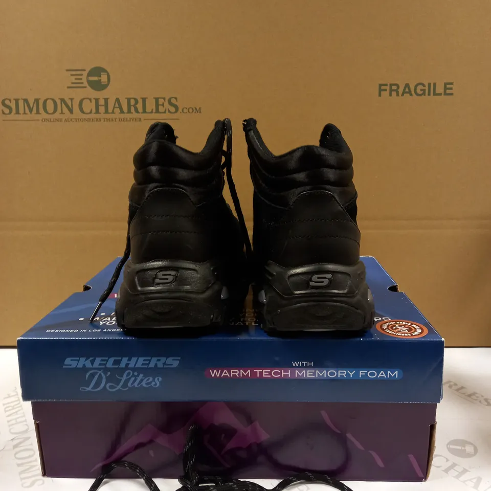 SKETCHERS D'LITES SATIN COLLAR LACE UP BOOT SIZE 6