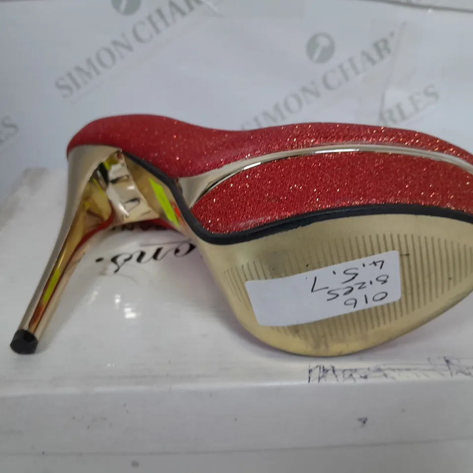 BOXED PAIR OF OCCASSIONS BY CASANDRA CLOSED TOE HEELS IN SPRAKLE BLAZE RED - SIZE 5