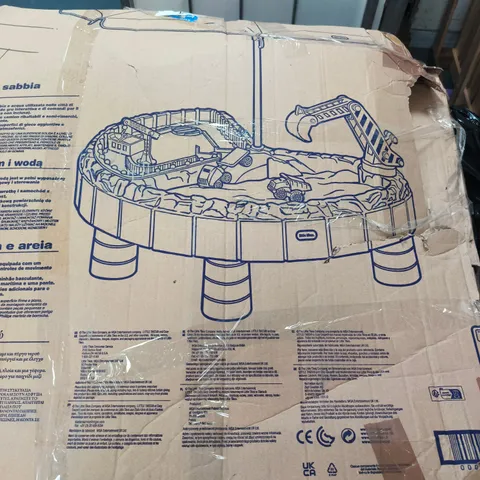 BOXED LITTLE TIKES BUILDERS BAY AND WATER TABLE