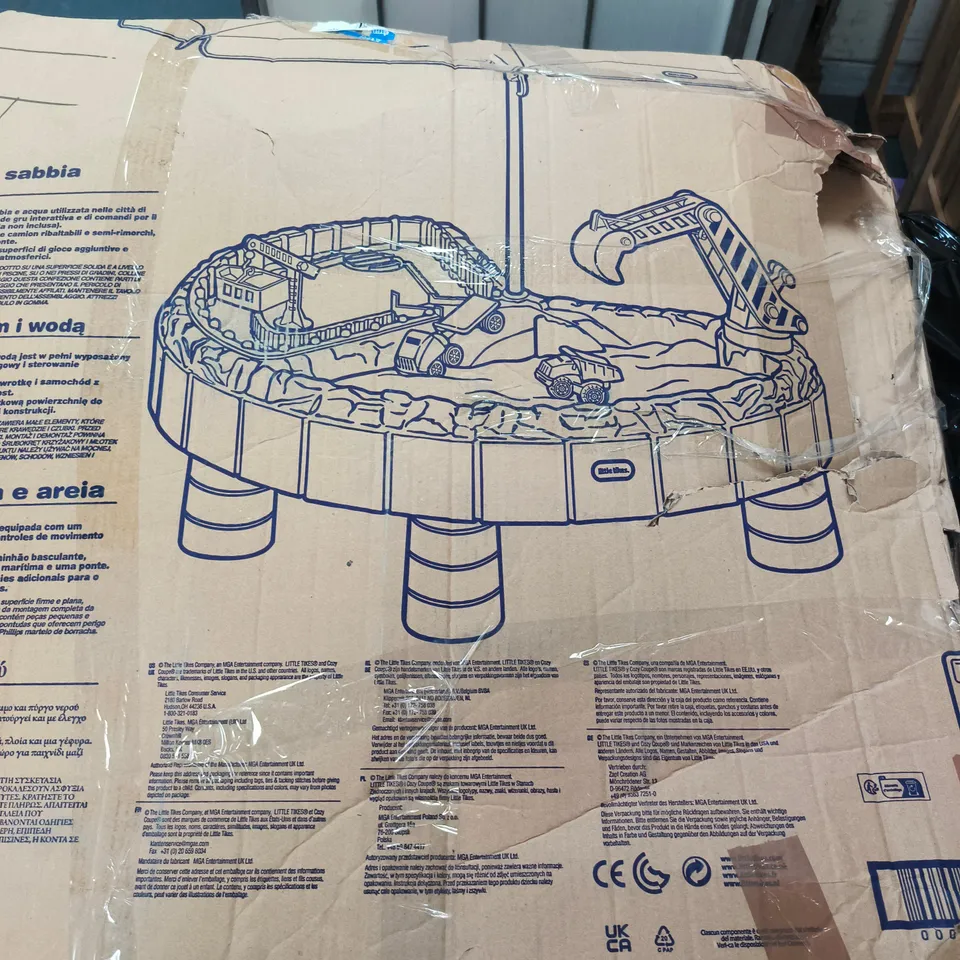 BOXED LITTLE TIKES BUILDERS BAY AND WATER TABLE