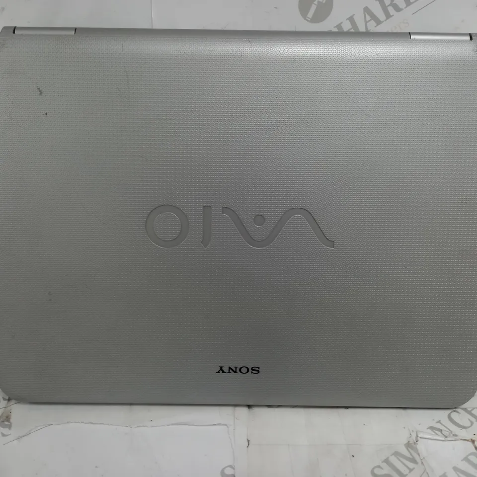 SONY VAIO VGN-NS10L LAPTOP IN SILVER