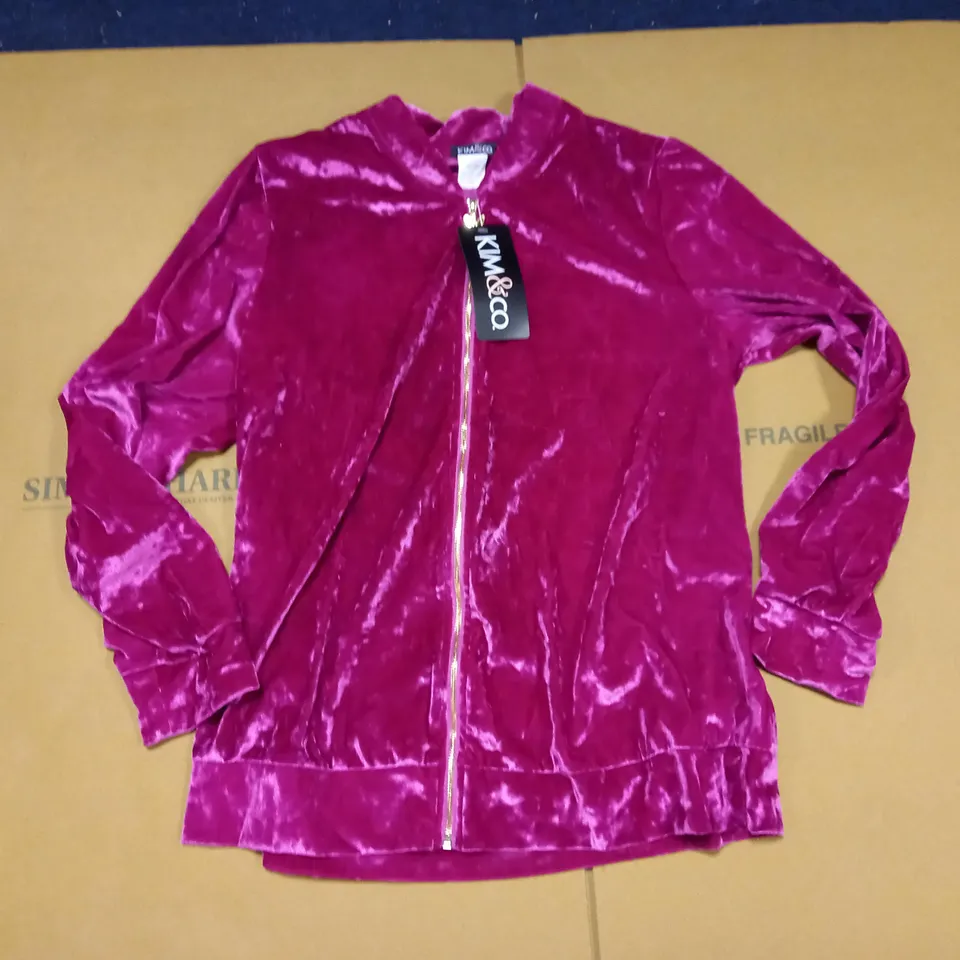 BRAND NEW KIM & CO CRUSHED STRETCH VELVET BOMBER JACKET IN FUCHSIA - SIZE L