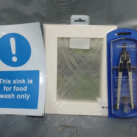 APPROXIMATELY 10 ASSORTED HOUSEHOLD ITEMS TO INCLUDE ULTRALIGHT DIVIDERS/COMPASS, PHOTO INSERT FRAMES, ETC