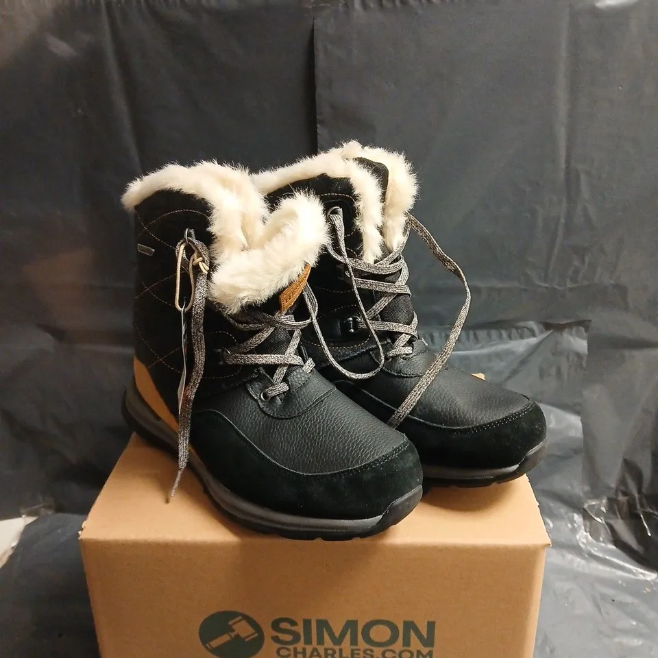 MOUNTAIN WAREHOUSE BLACK WINTER BOOTS WITH FAUX FUR LINING UK 7