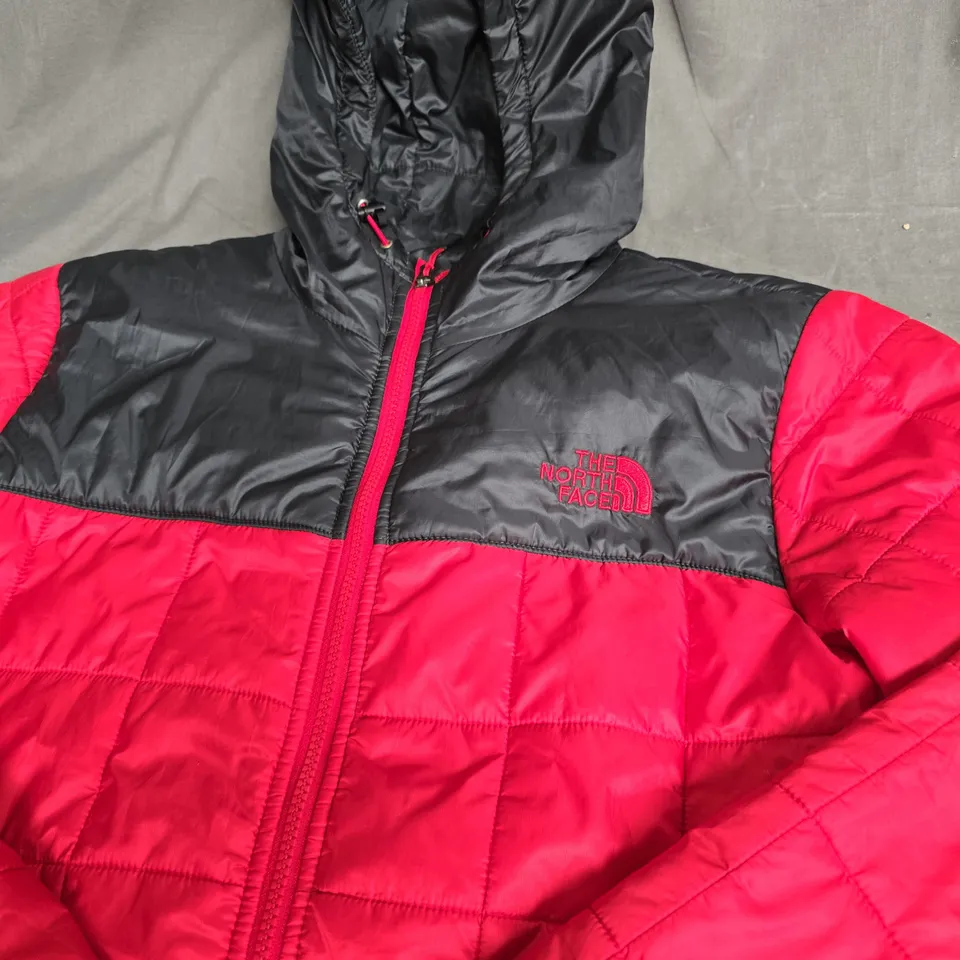 THE NORTH FACE HOODED PUFFER JACKET – SIZE UNSPECIFIED