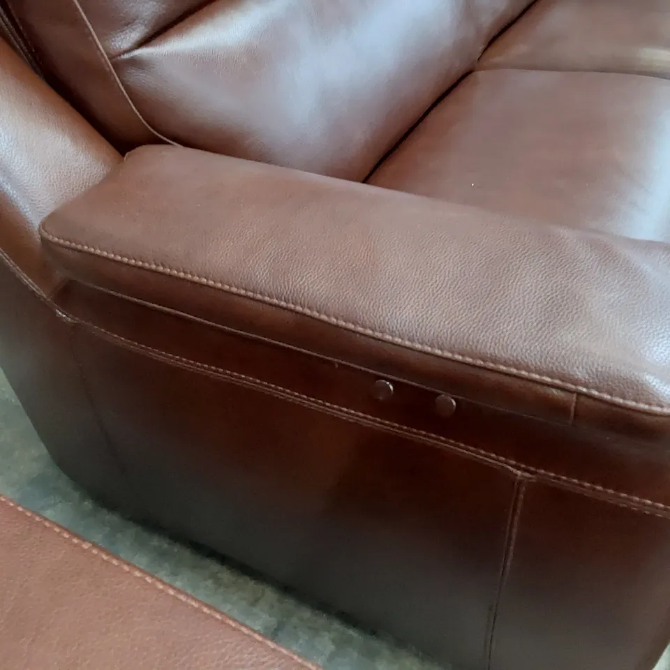 QUALITY ITALIAN DESIGNER LOUNGE SUITE, COMPRISING POWER RECLINING THREE SEATER SOFA, PAIR FIXED EASY CHAIRS & FOOTSTOOL