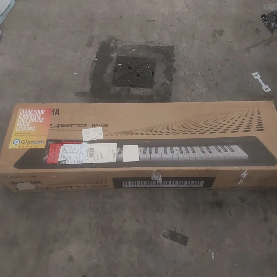 BOXED YAMAHA PIAGGERO NP-12B KEYBOARD 