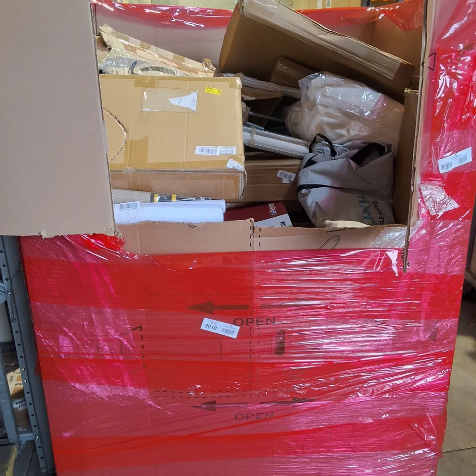 PALLET OF ASSORTED HOUSEHOLD ITEMS TO INCLUDE MOBICLINIC 5IN1 TRICYCLE, BATHROOM STOOL AND HEAVY DUTY CLOTHES RAIL