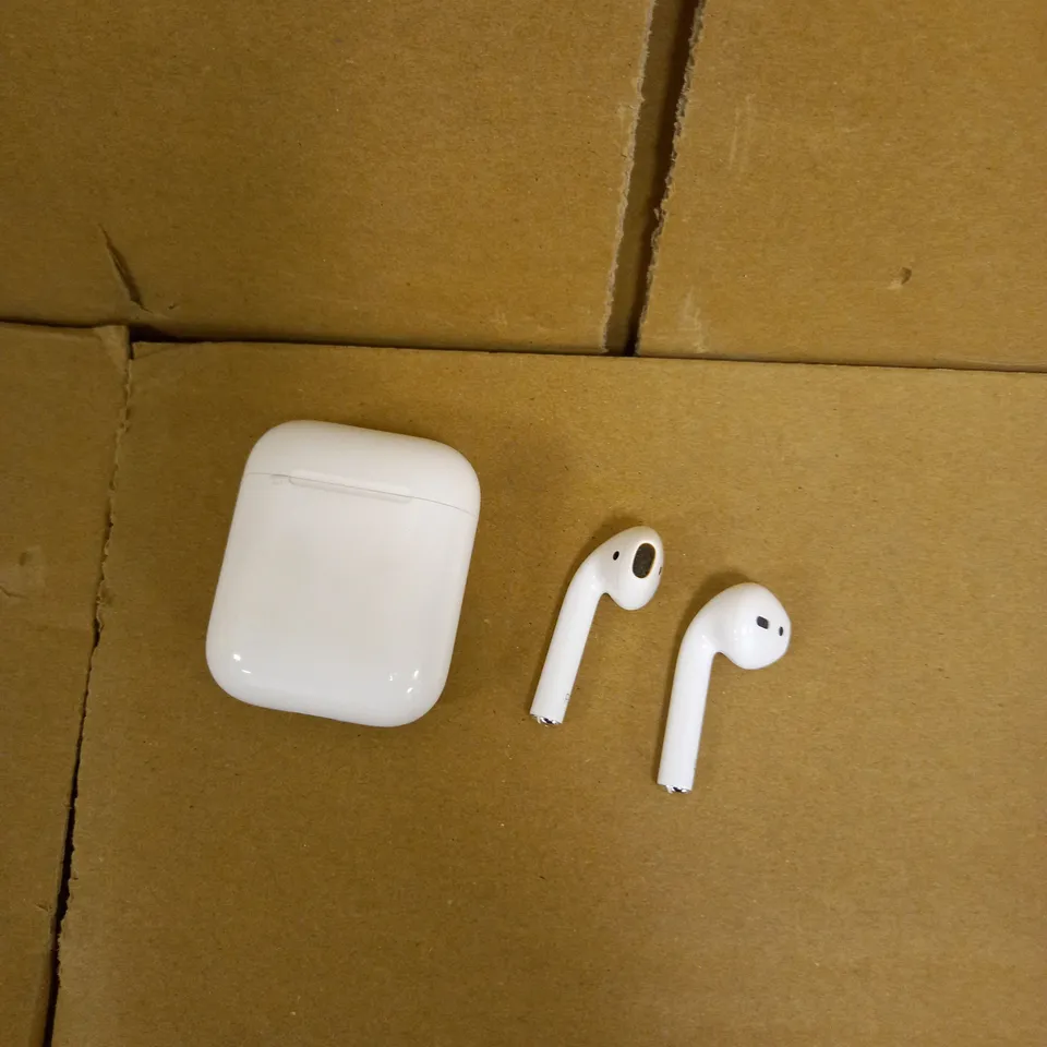 BOXED APPLE AIRPODS