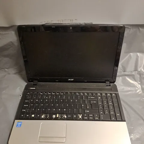 ACER WINDOWS 8 LAPTOP IN SILVER