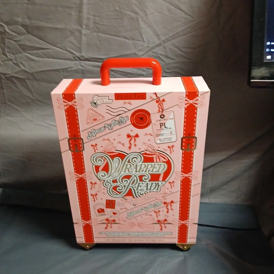 P.LOUISE WRAPPED & READY SUITCASE – STRAWBERRY SNOWFLAKE MAKEUP SET