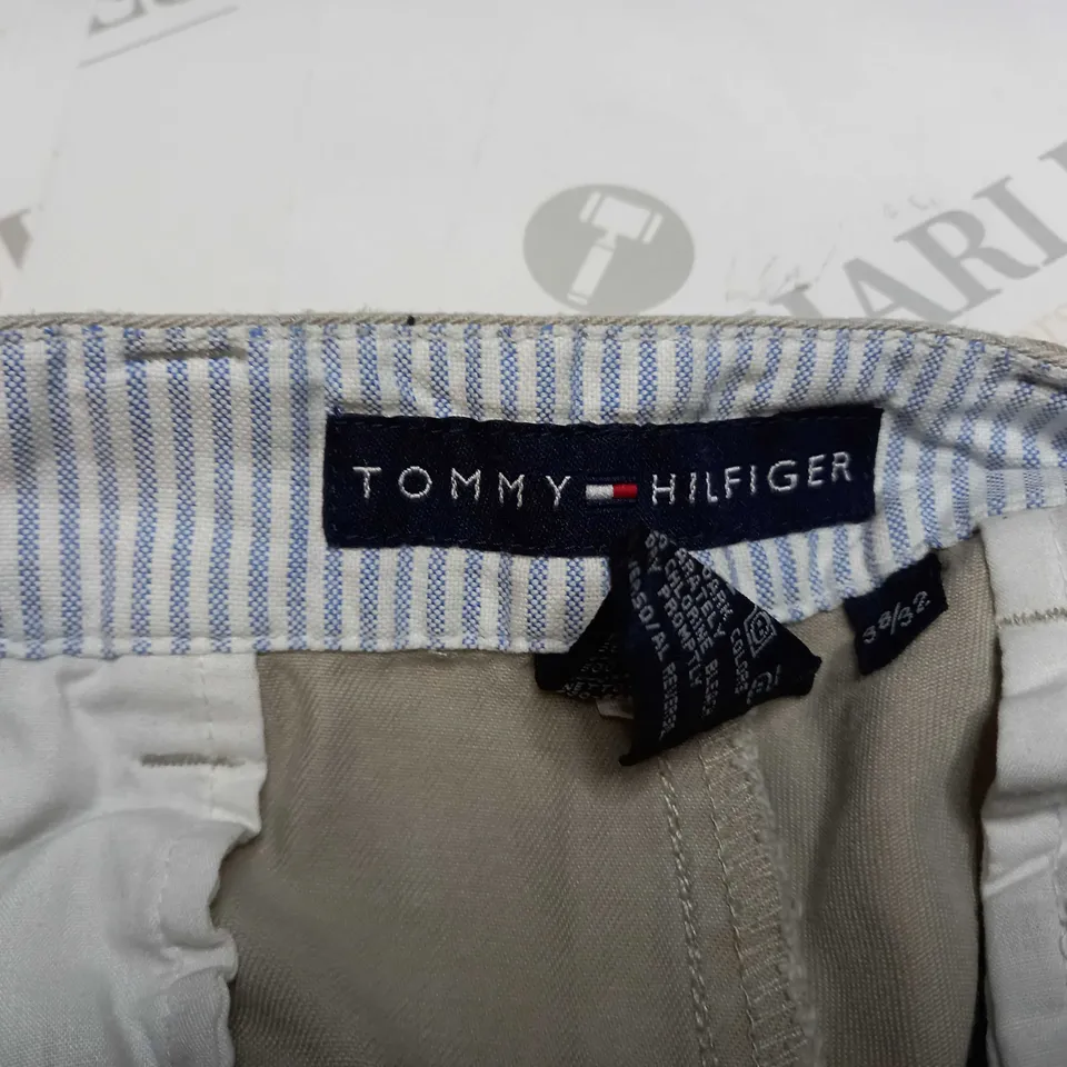 TOMMY HILFIGER JEANS IN PALE KHAKI - 39/32