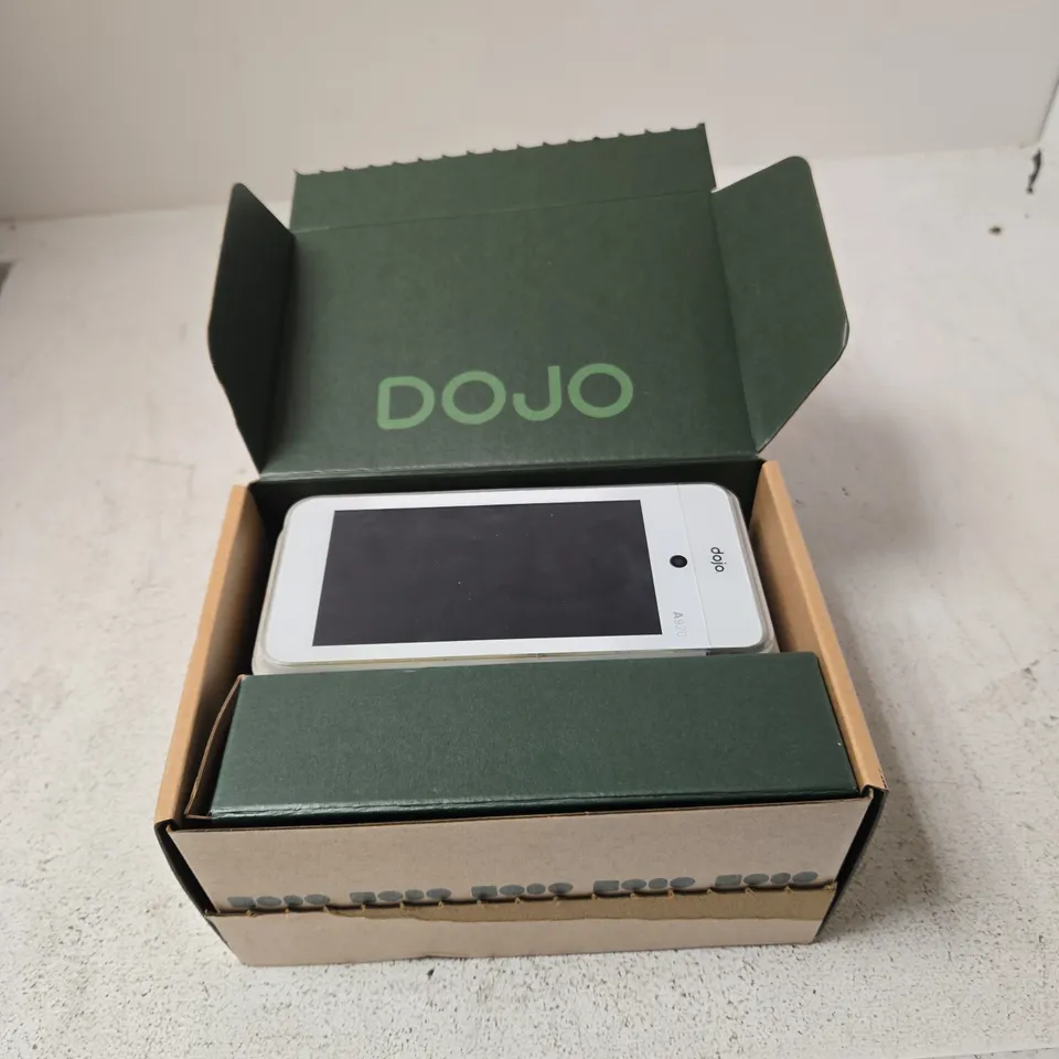 DOJO A920 CARD MACHINE – WHITE, BOXED WITH CHARGER