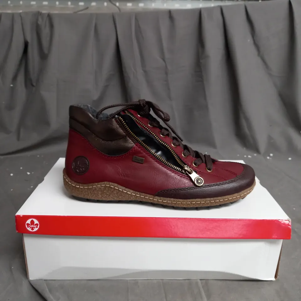 BOXED PAIR OF RIEKER SIDE ZIP WATER RESISTANT BOOTS IN BURGUNDY SIZE 6