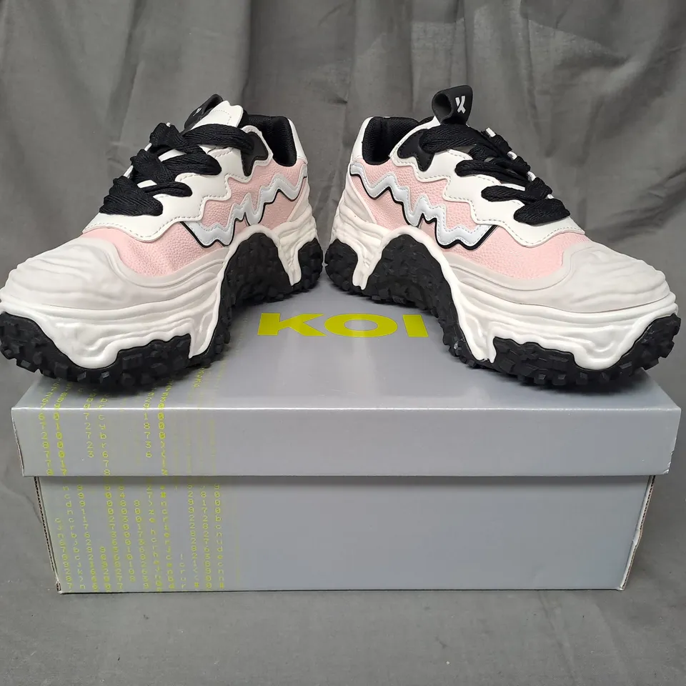 BOXED PAIR OF KOI VEGAN LAYER CAKE CHUNKY TRAINERS IN WHITE UK SIZE 3