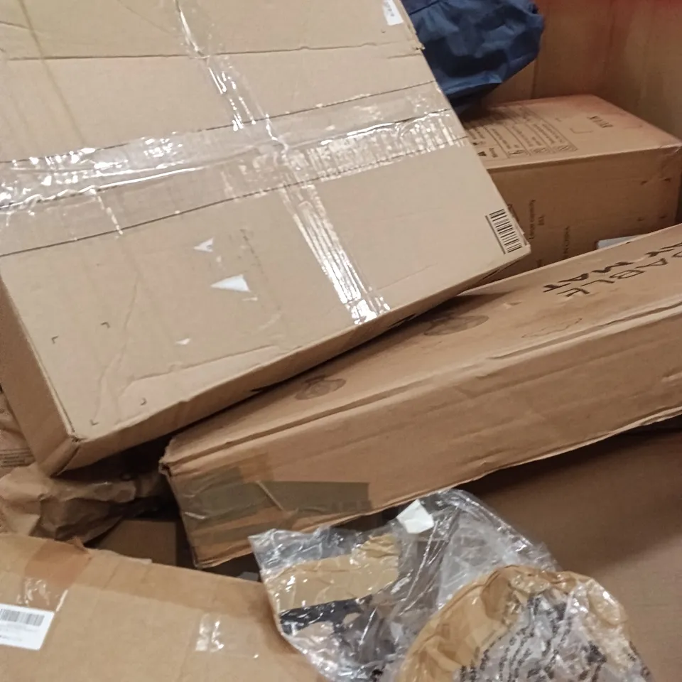 PALLET OF ASSORTED ITEMS INCLUDING - PINK MAT, RUCKSACK, BATH SHOWER SET