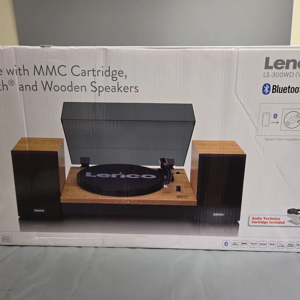 TURNTABLE WITH MMC CARTRIDGE, BLUETOOTH AND WOODEN SPEAKERS