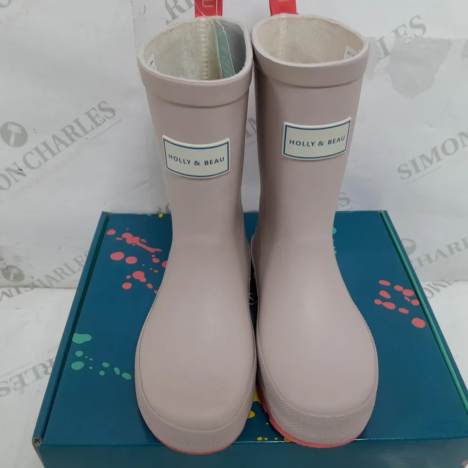 BOXED PAIR OF HOLLY & BEAU CAMEL RAIN BOOTS - UK 10