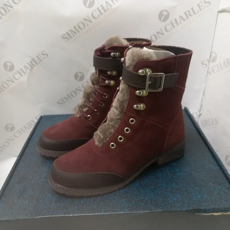 BOXED EMU AUSTRALIA MIX BOOTS - SIZE 5