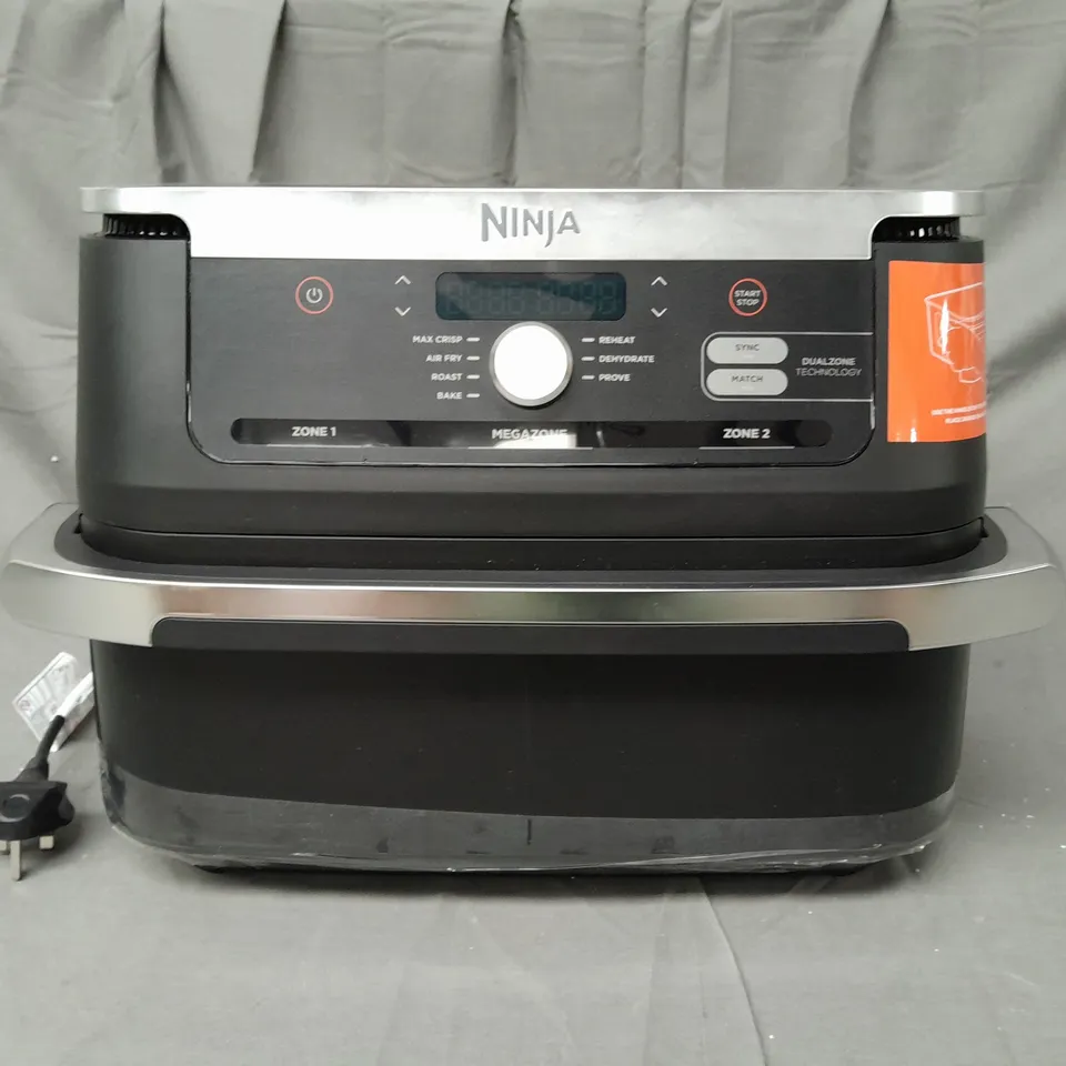 BOXED NINJA 10.4L FOODI FLEXDRAWER DUAL AIR FRYER AF500UK IN BLACK