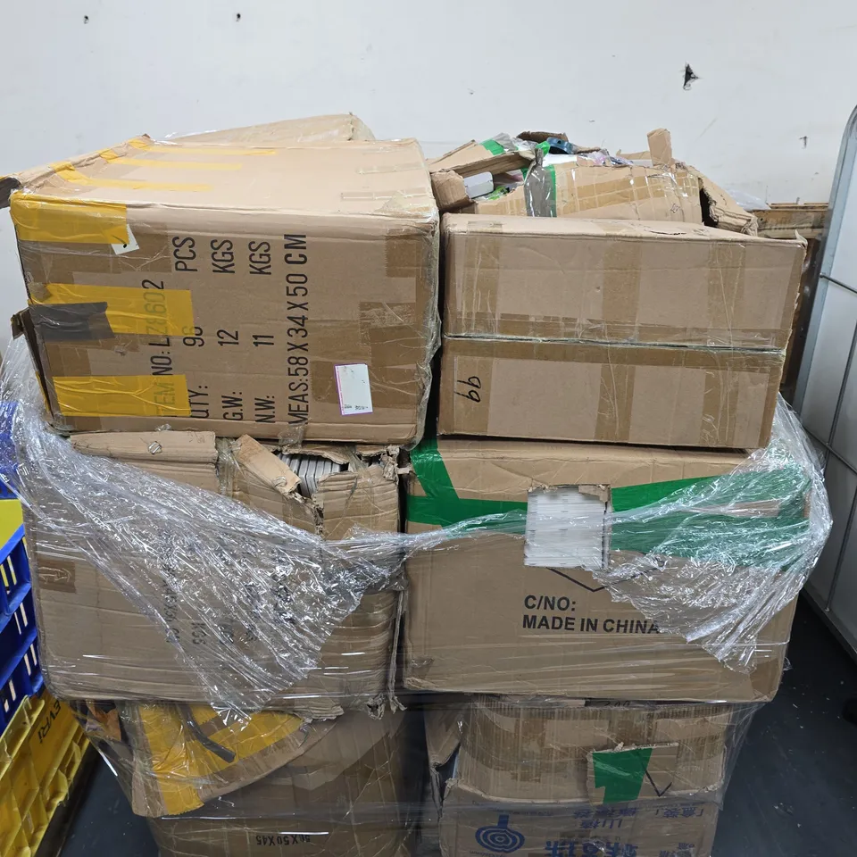 PALLET OF A LARGE QUANTITY OF ASSORTED HOUSEHOLD PRODUCTS TO INCLUDE 3D PUZZLE, WOOD CHIPS, BEAUTY PRODUCTS ETC - COLLECTION ONLY 
